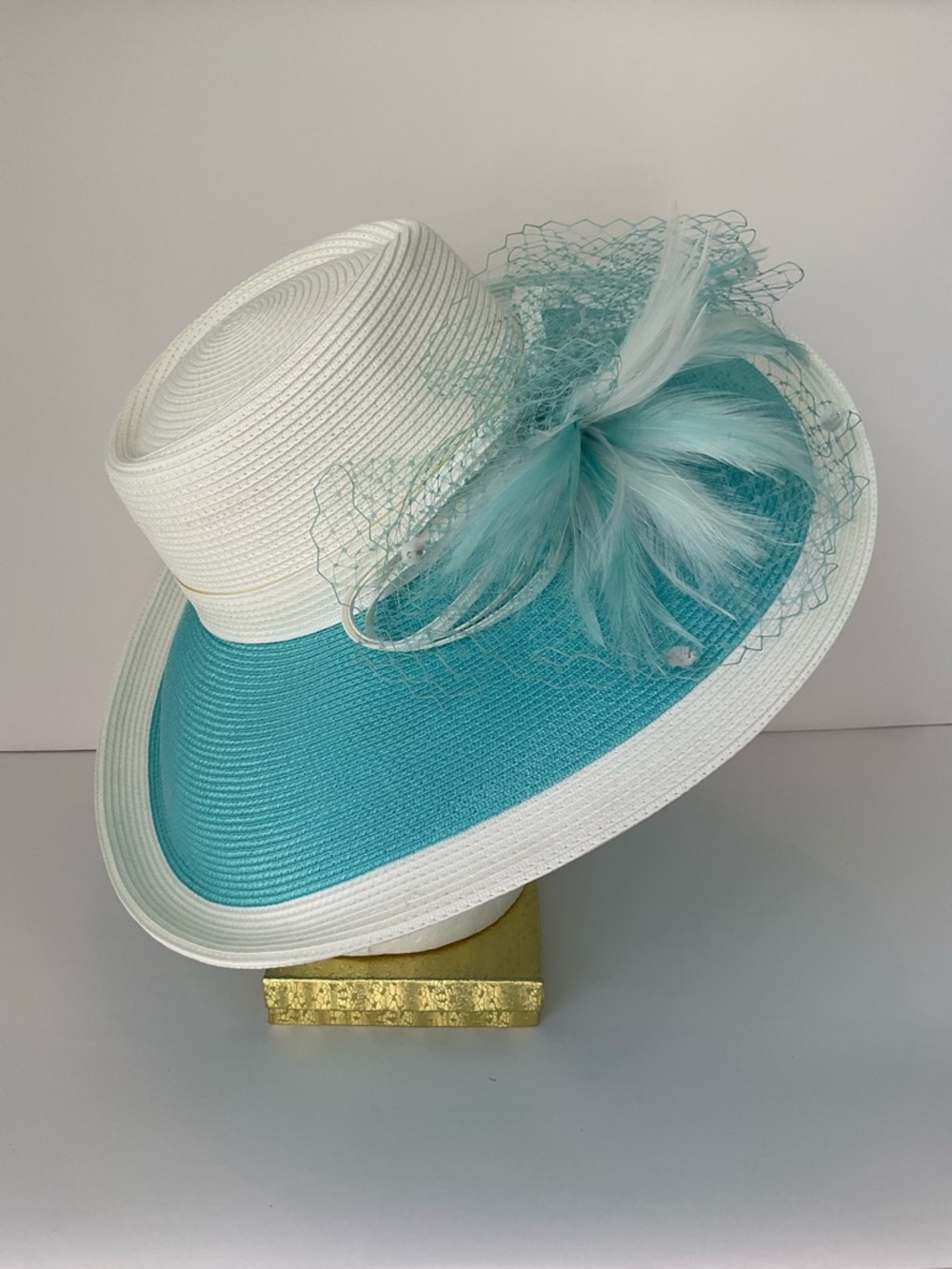 NWT August Accessories Freesia  Elegant Women's Wide-Brim Feathered Hat - Picture 6 of 7